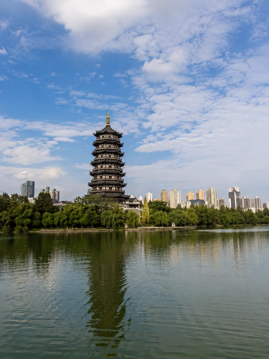 已选择的湖畔宝塔参考图